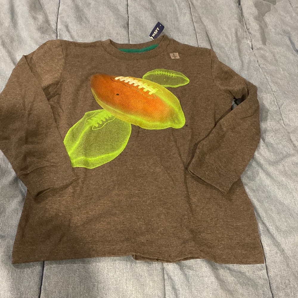 New NWT old navy gray football 6-7 boys long sleeve shirt